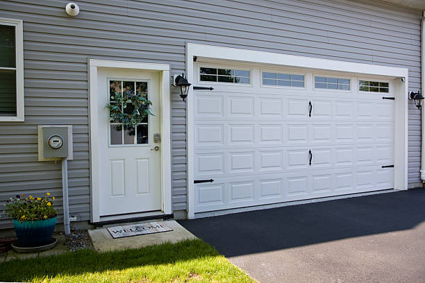 24/7 Emergency Garage Door Installation experts in Lely, FL